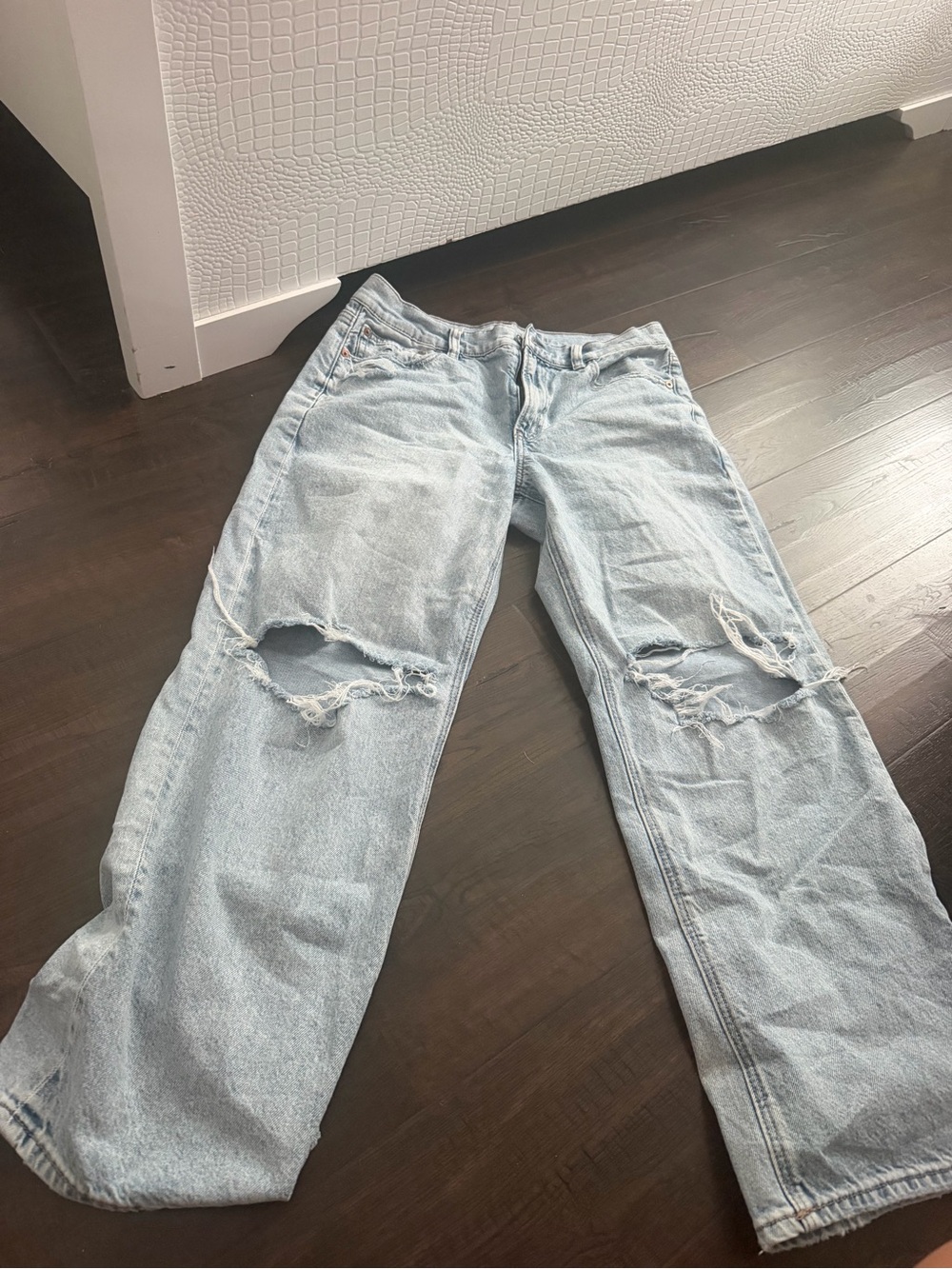 American Eagle Outfitters Light Blue Ripped Boyfriend Jeans